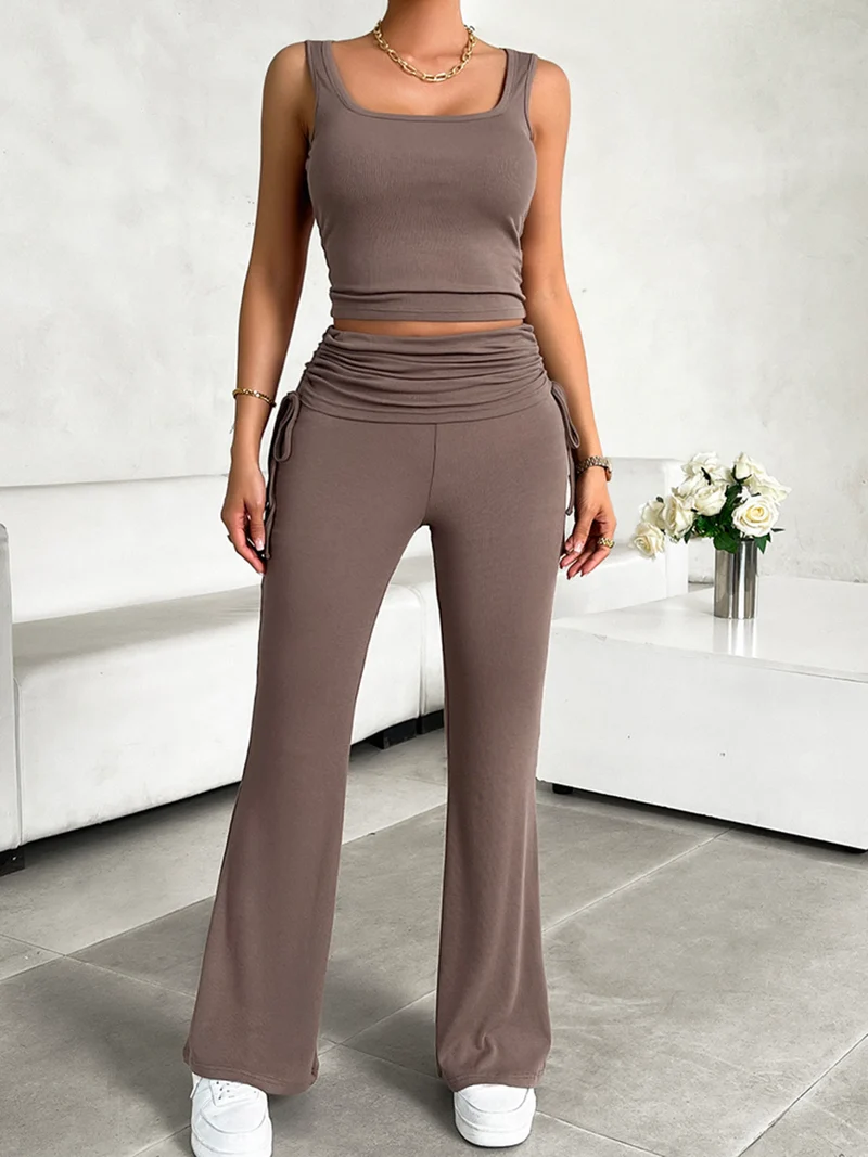 Ensemble débardeur à col carré et pantalon à cordon Devine