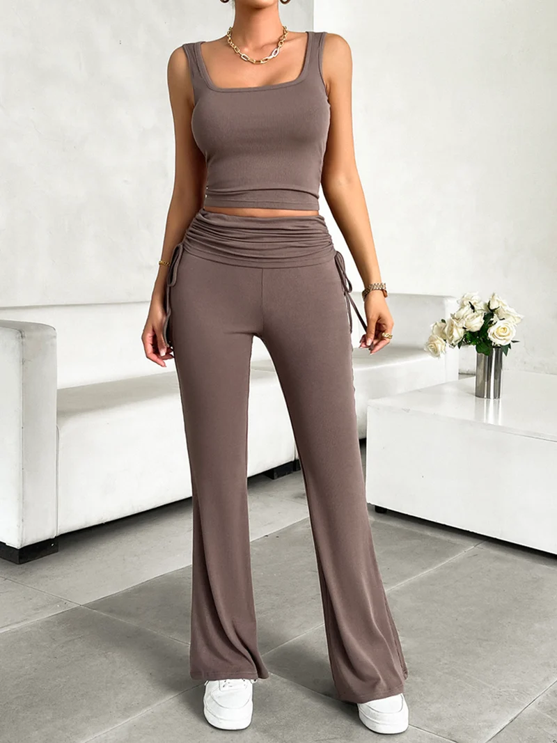 Ensemble débardeur à col carré et pantalon à cordon Devine