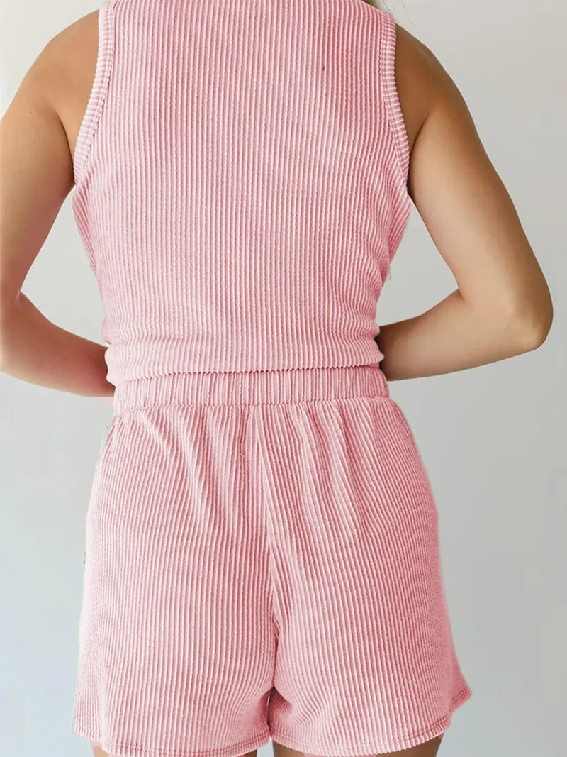 Ensemble haut sans manches et short à col rond