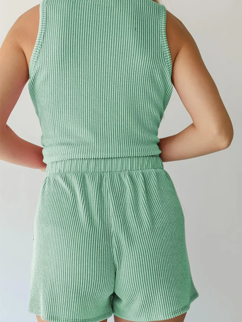 Ensemble haut sans manches et short à col rond