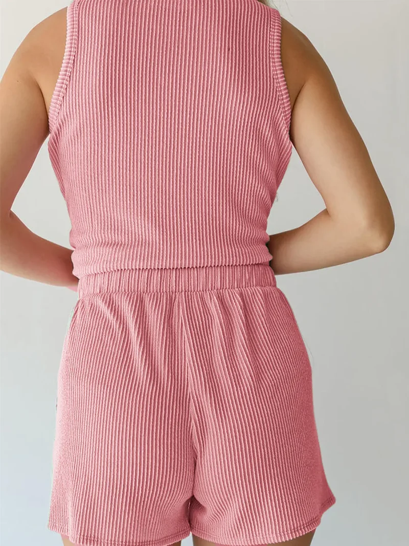 Ensemble haut sans manches et short à col rond