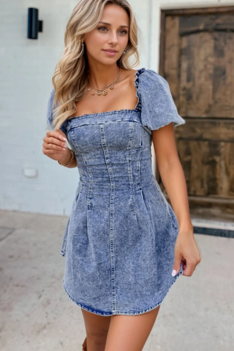 Robe en jean à col carré et manches bouffantes