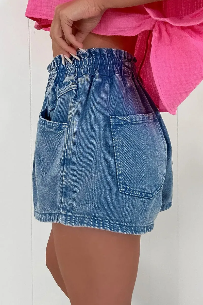 Short en jean taille haute avec cordon de serrage et poches