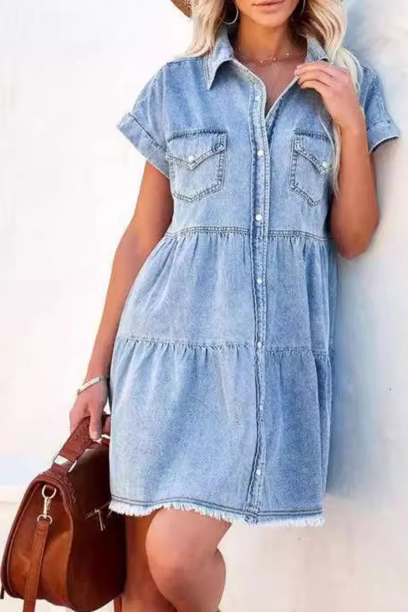 Mini-robe boutonnée en jean à ourlet brut