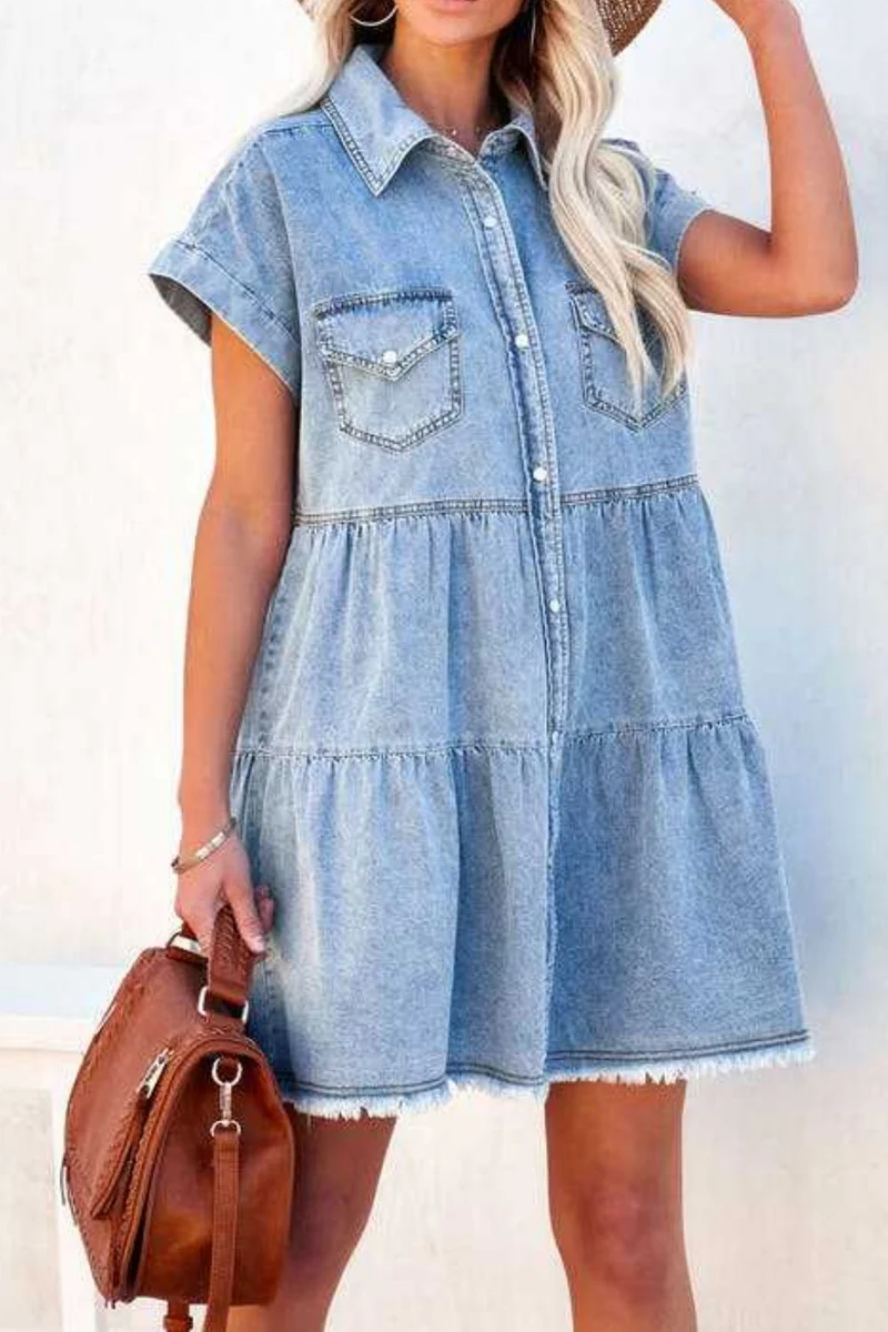 Mini-robe boutonnée en jean à ourlet brut