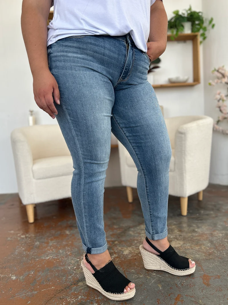 Jean slim Judy Blue taille haute à ourlet retroussé