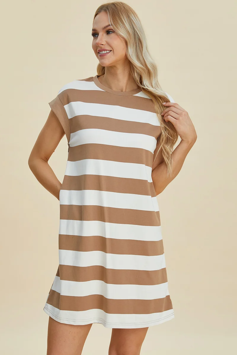 Mini-robe rayée à col rond et manches courtes Basic Bae