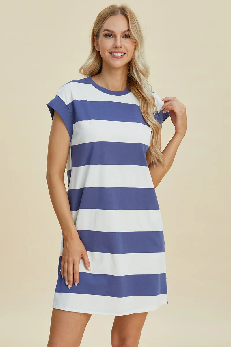 Mini-robe rayée à col rond et manches courtes Basic Bae