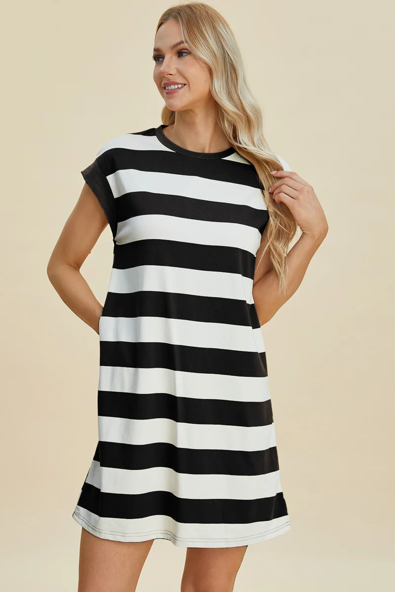 Mini-robe rayée à col rond et manches courtes Basic Bae