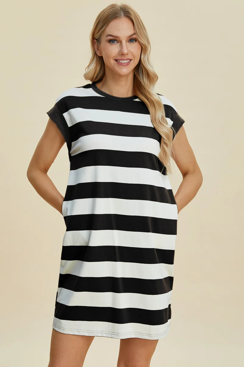 Mini-robe rayée à col rond et manches courtes Basic Bae