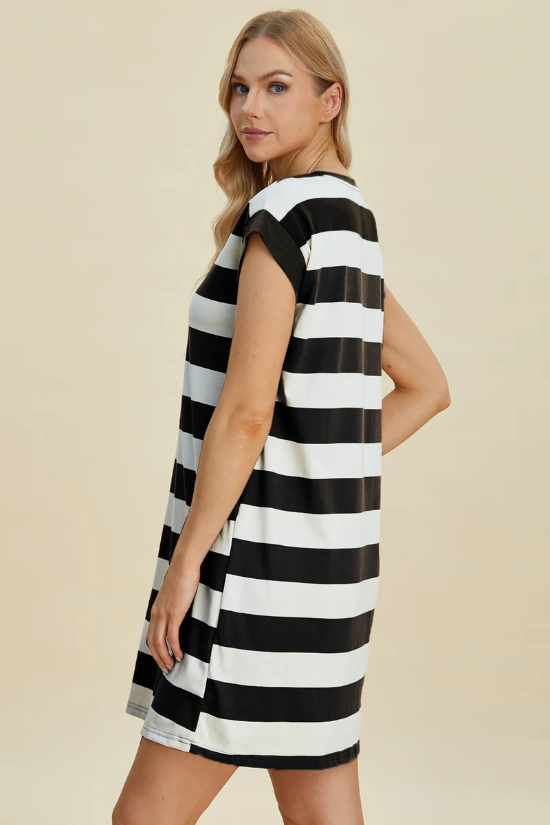 Mini-robe rayée à col rond et manches courtes Basic Bae