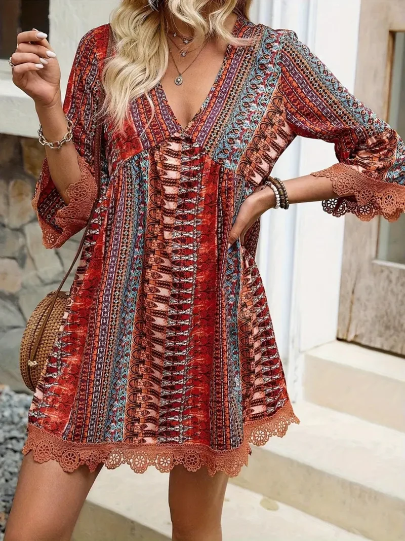 Robe imprimée à col en V et manches 3/4 avec bordure en dentelle