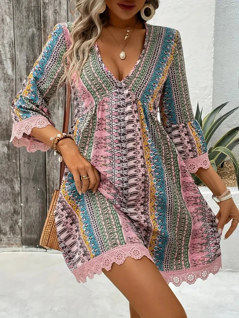 Robe imprimée à col en V et manches 3/4 avec bordure en dentelle
