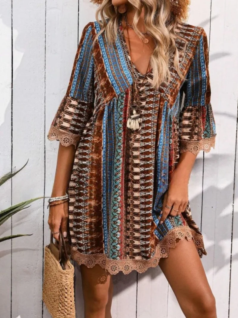 Robe imprimée à col en V et manches 3/4 avec bordure en dentelle