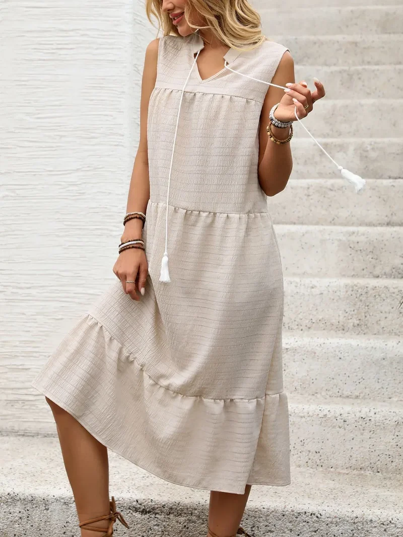 Robe sans manches à col noué et ourlet à volants