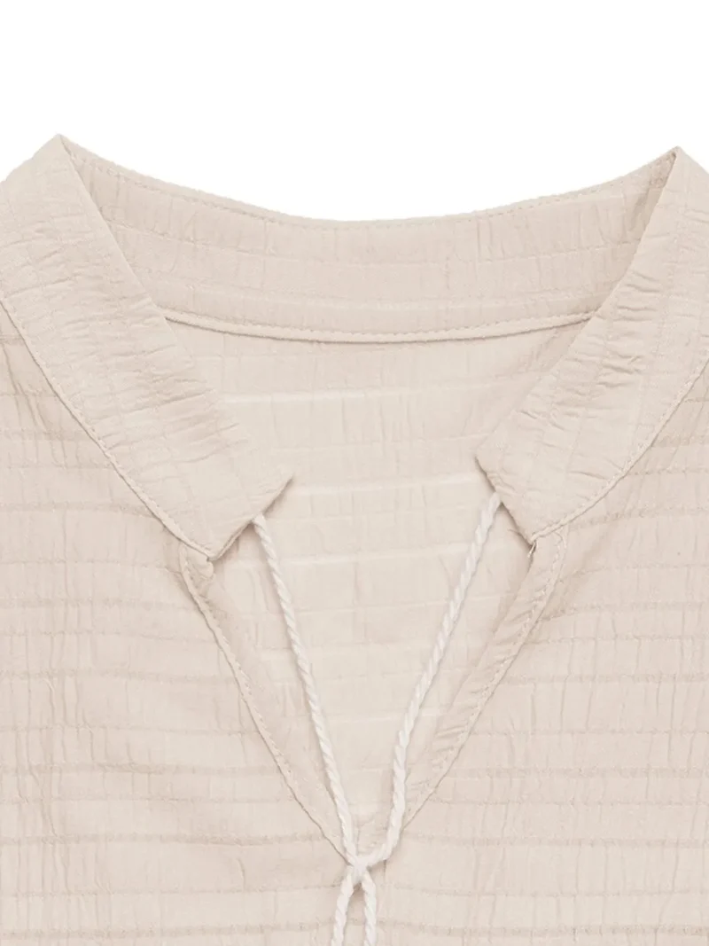 Robe sans manches à col noué et ourlet à volants