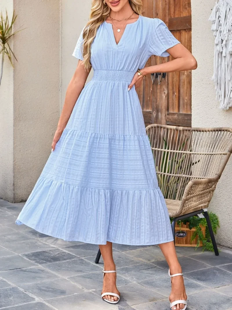 Robe à manches courtes crantée à plusieurs niveaux