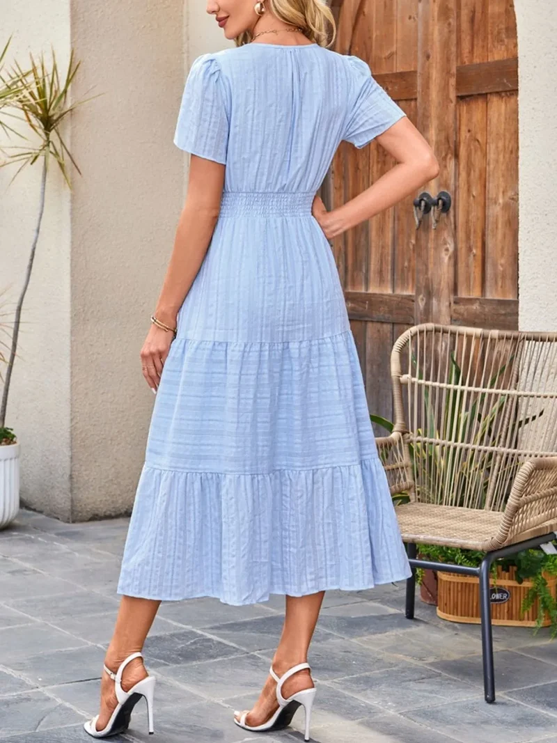 Robe à manches courtes crantée à plusieurs niveaux