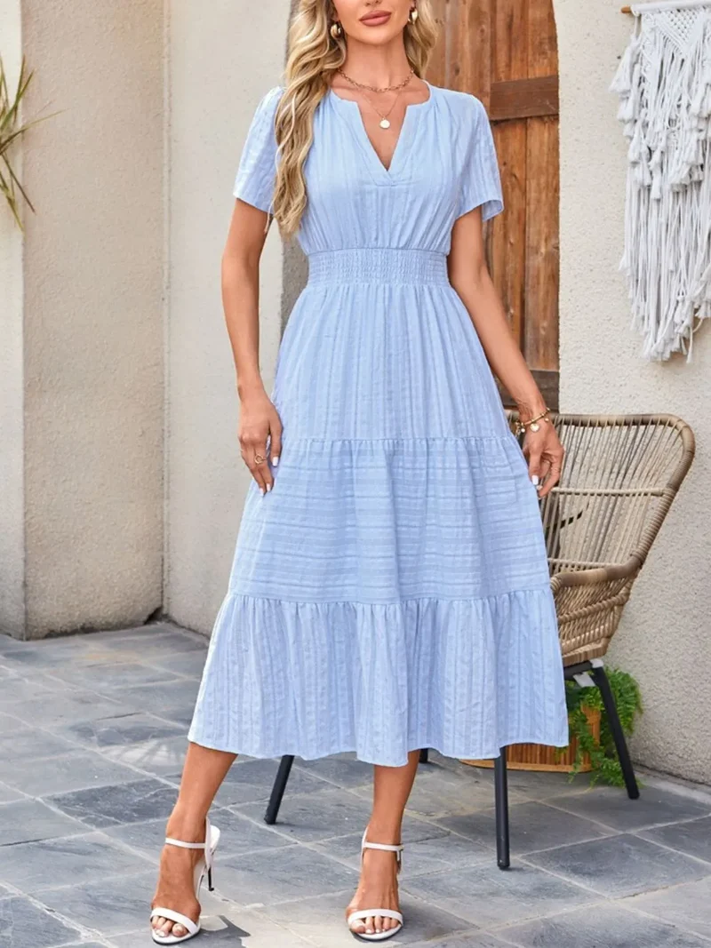 Robe à manches courtes crantée à plusieurs niveaux
