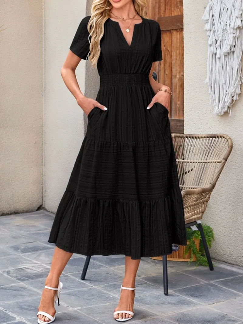 Robe à manches courtes crantée à plusieurs niveaux