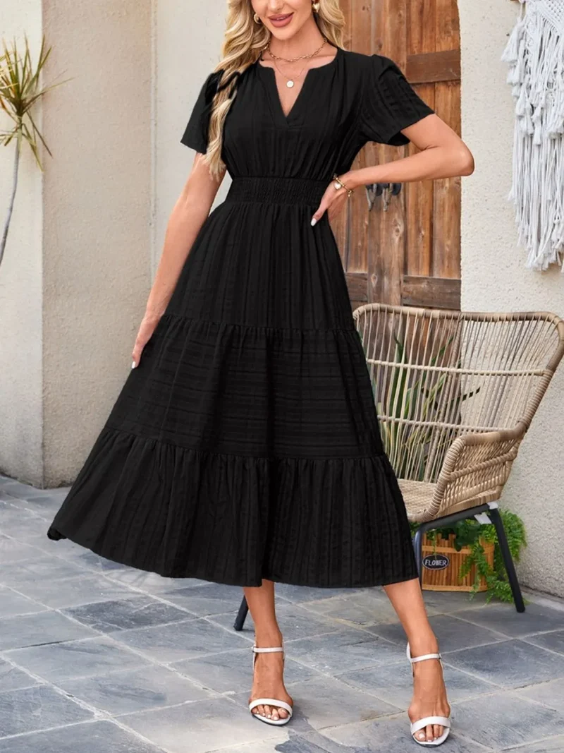 Robe à manches courtes crantée à plusieurs niveaux