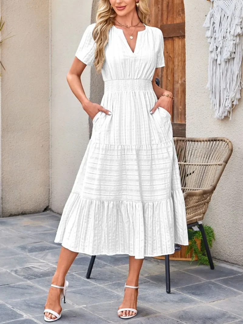 Robe à manches courtes crantée à plusieurs niveaux