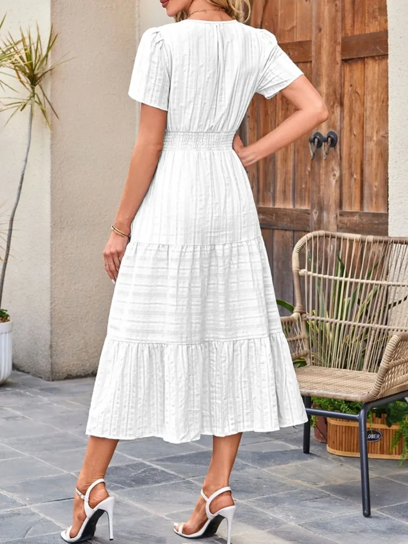 Robe à manches courtes crantée à plusieurs niveaux