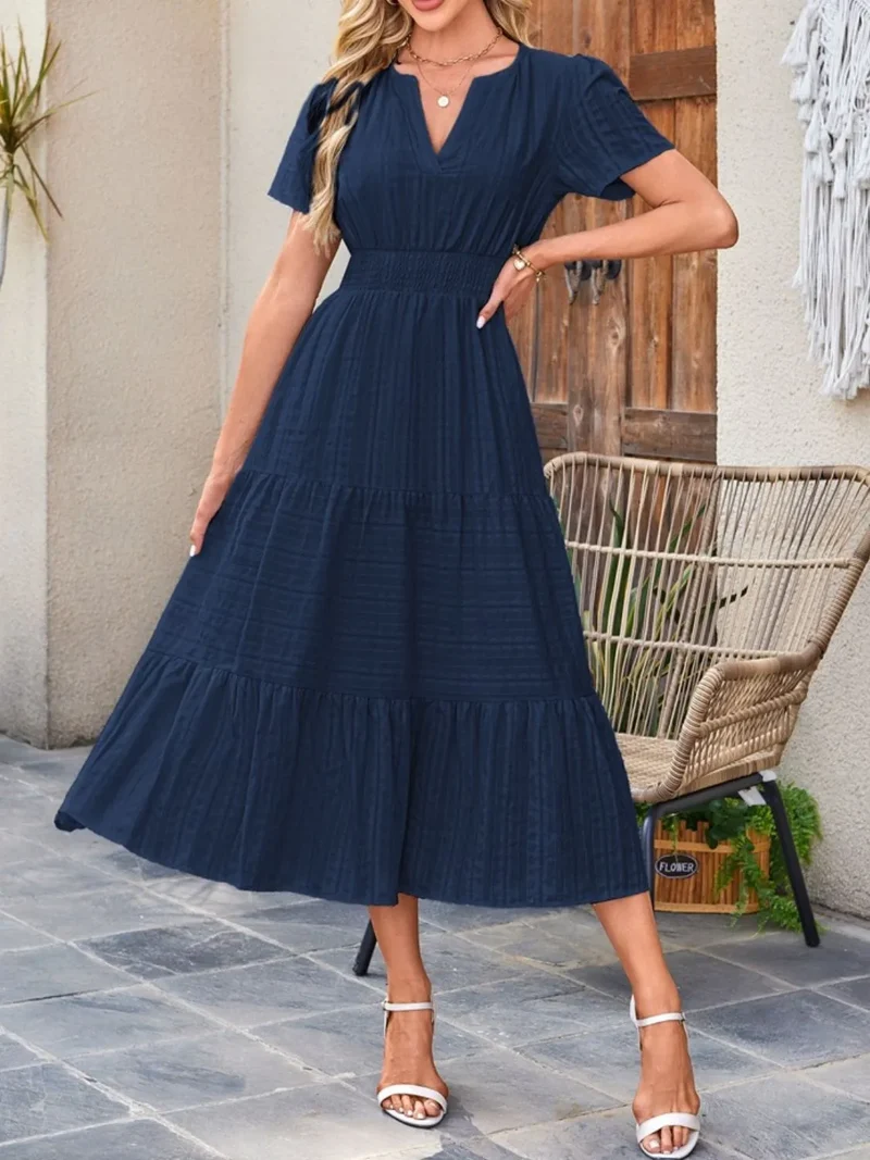 Robe à manches courtes crantée à plusieurs niveaux