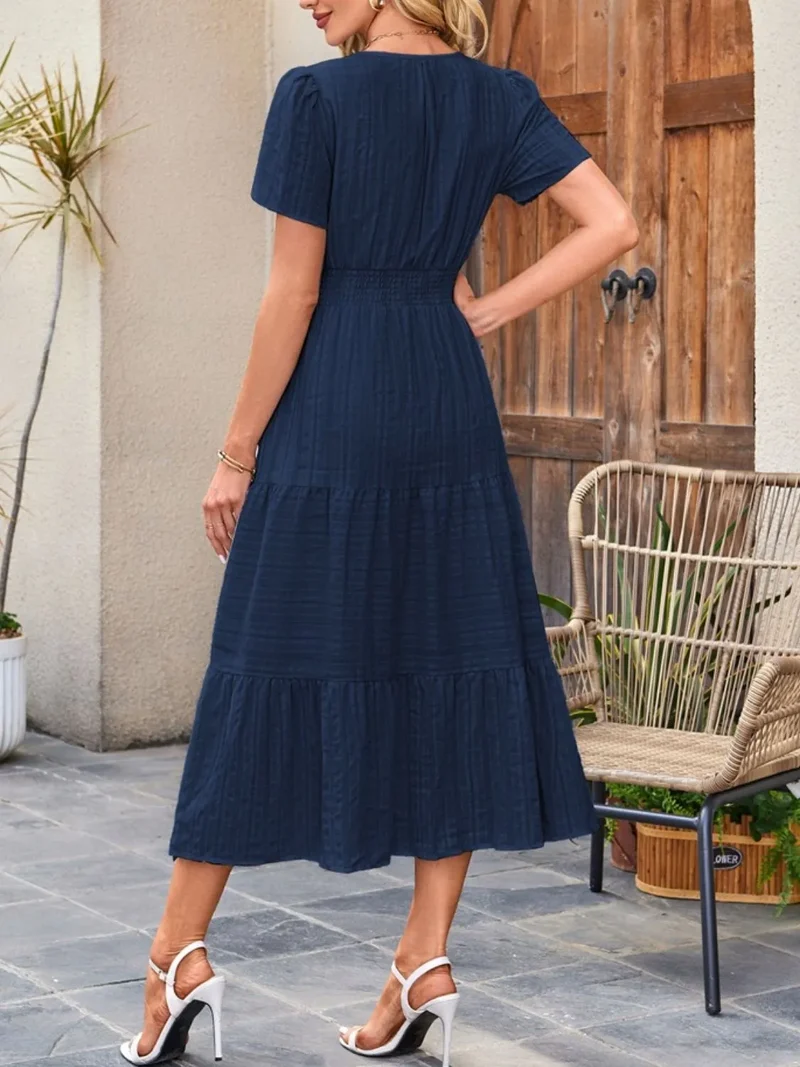 Robe à manches courtes crantée à plusieurs niveaux