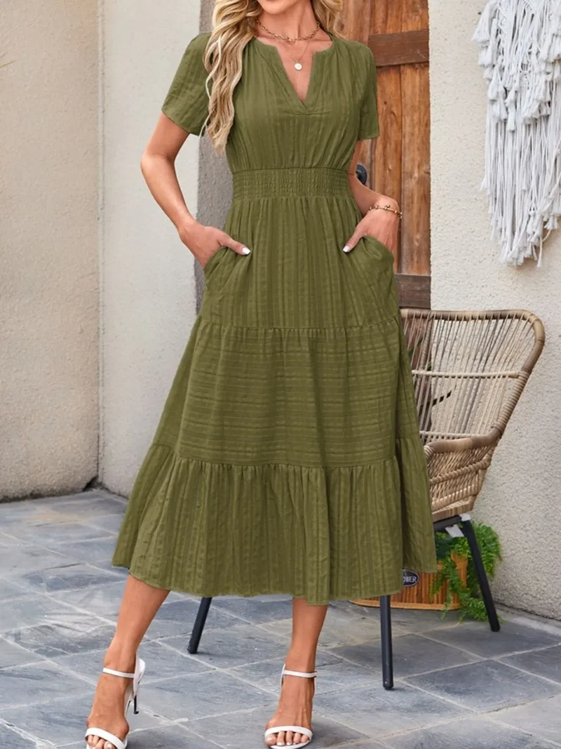 Robe à manches courtes crantée à plusieurs niveaux