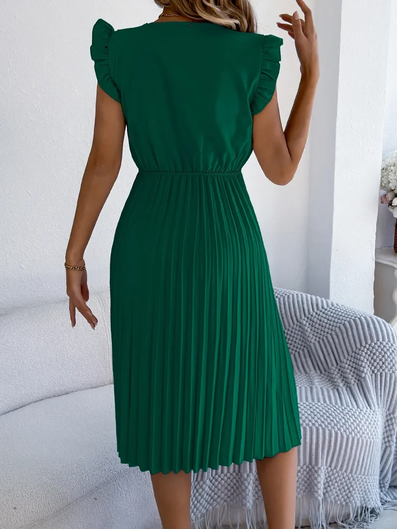 Robe plissée à manches courtes et volants avec détails en dentelle