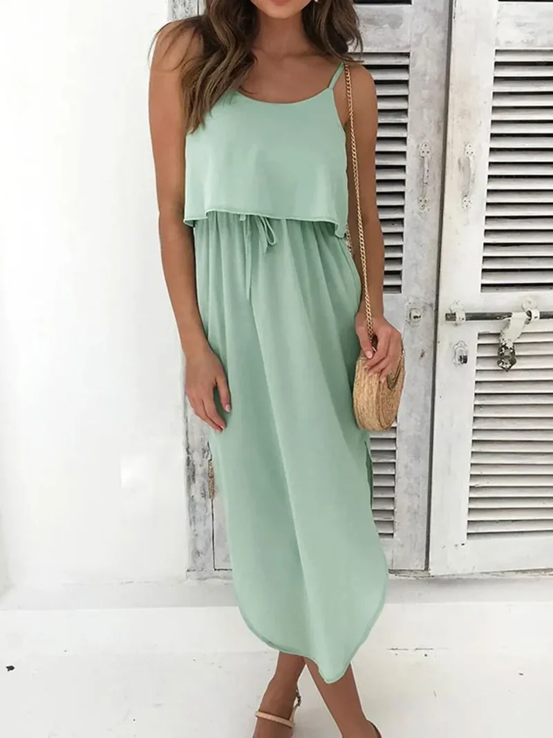 Robe camisole mi-longue fendue sur le côté et nouée