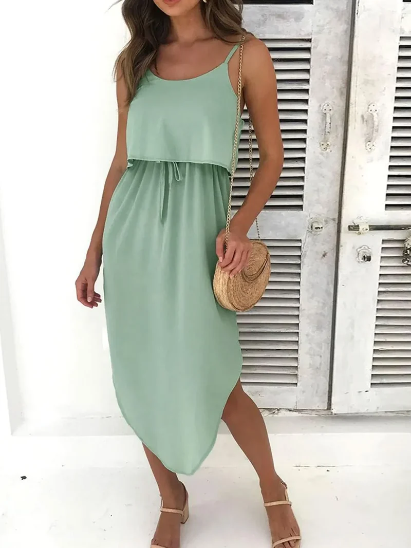 Robe camisole mi-longue fendue sur le côté et nouée