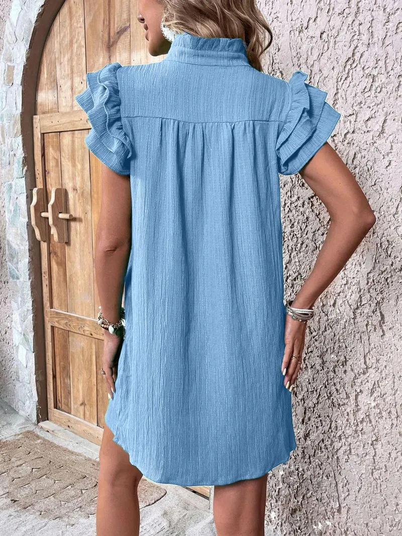 Mini-robe à volants et manches courtes crantées