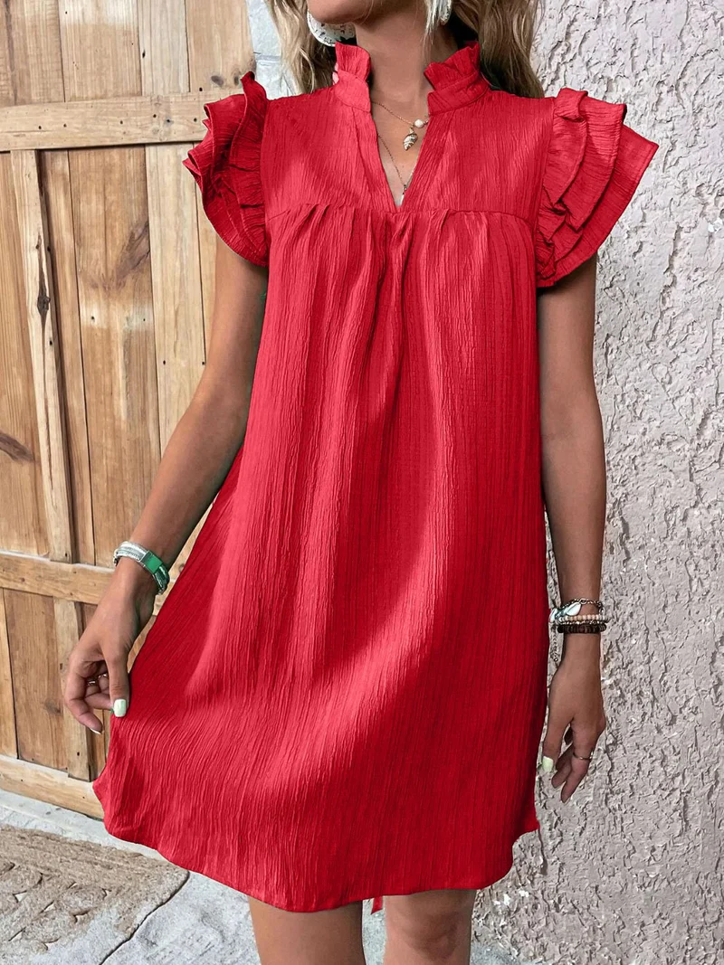 Mini-robe à volants et manches courtes crantées