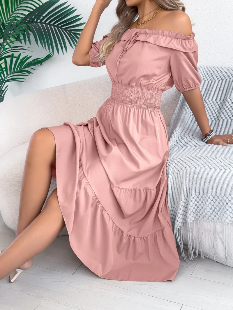 Robe à volants et épaules dénudées
