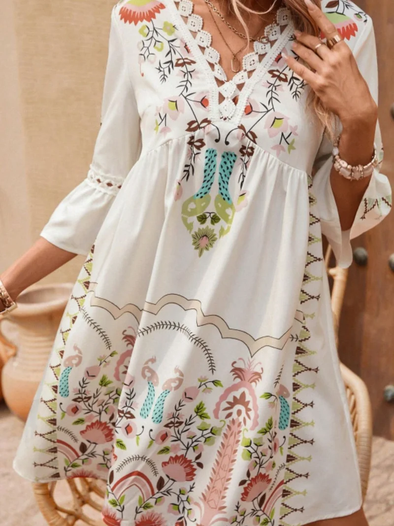 Robe imprimée à manches trois-quarts et détails en dentelle