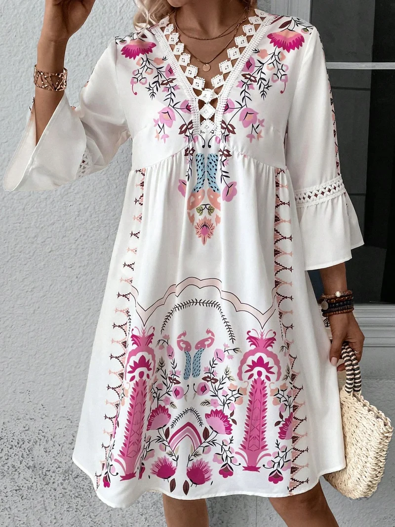 Robe imprimée à manches trois-quarts et détails en dentelle