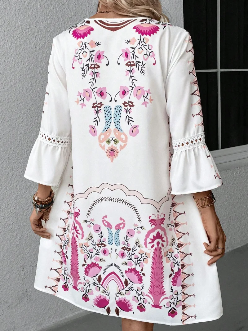 Robe imprimée à manches trois-quarts et détails en dentelle