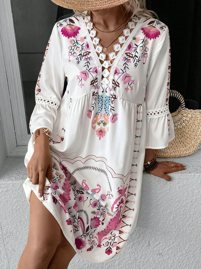 Robe imprimée à manches trois-quarts et détails en dentelle