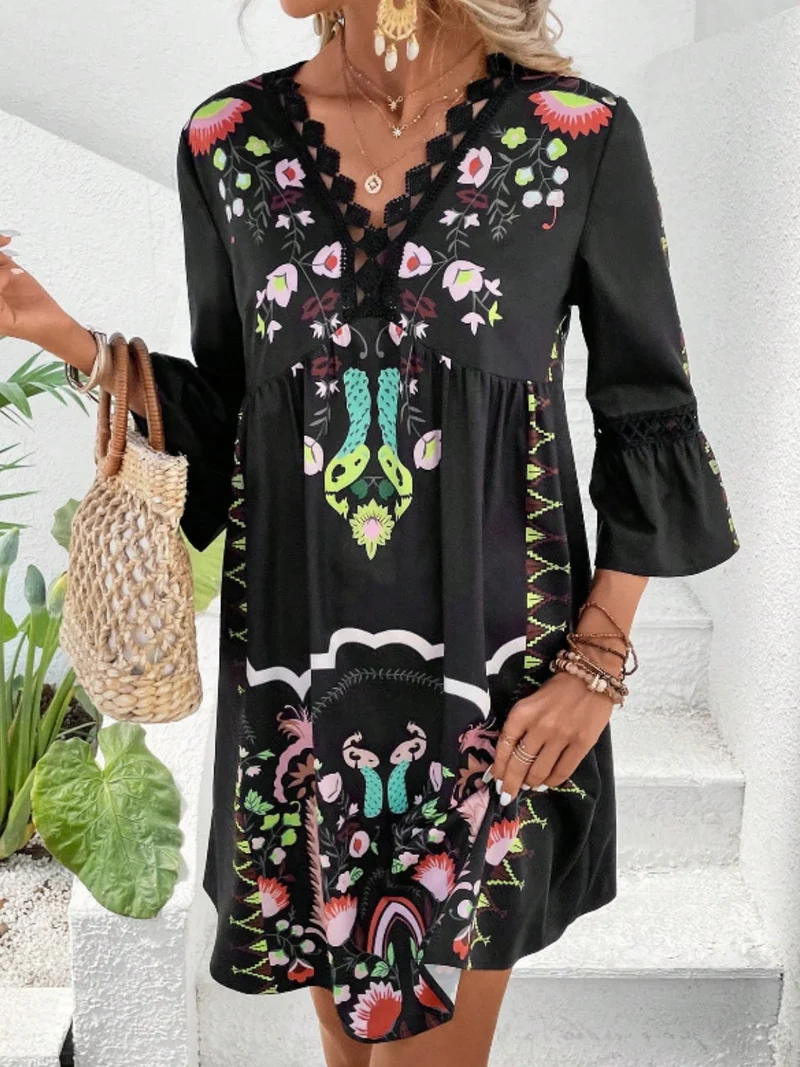 Robe imprimée à manches trois-quarts et détails en dentelle