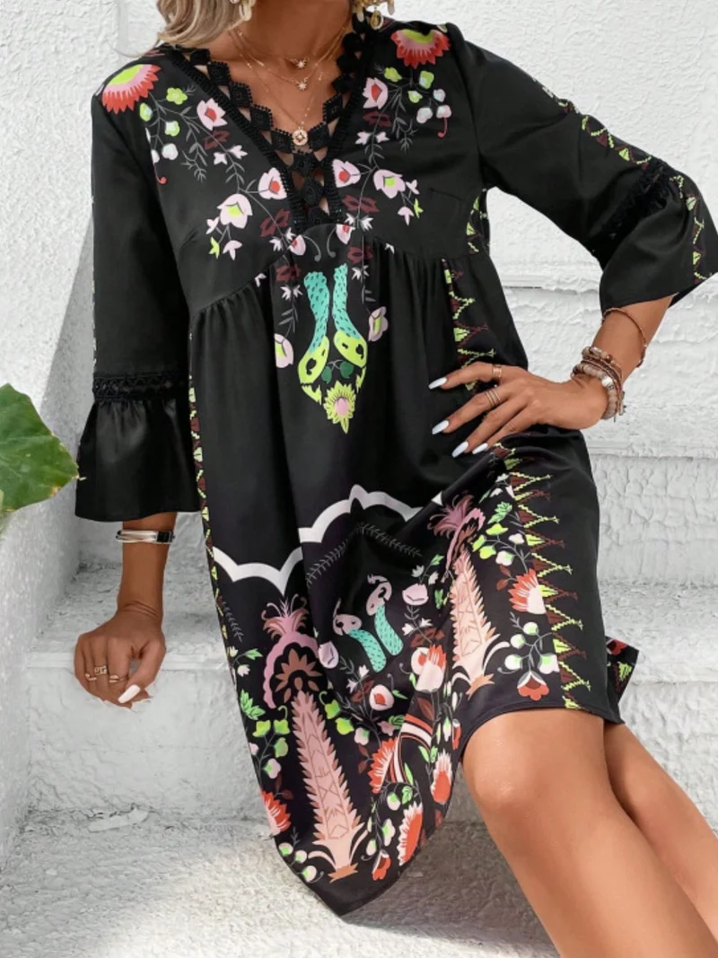 Robe imprimée à manches trois-quarts et détails en dentelle