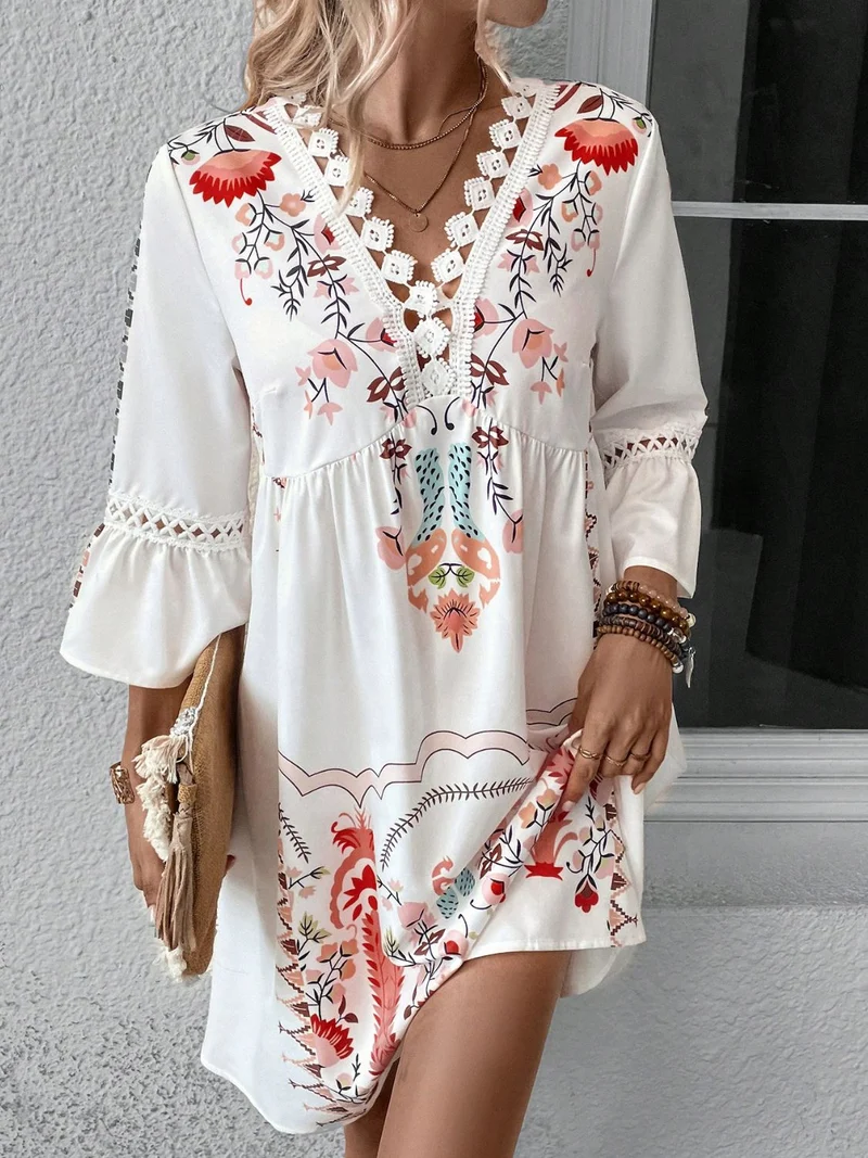 Robe imprimée à manches trois-quarts et détails en dentelle