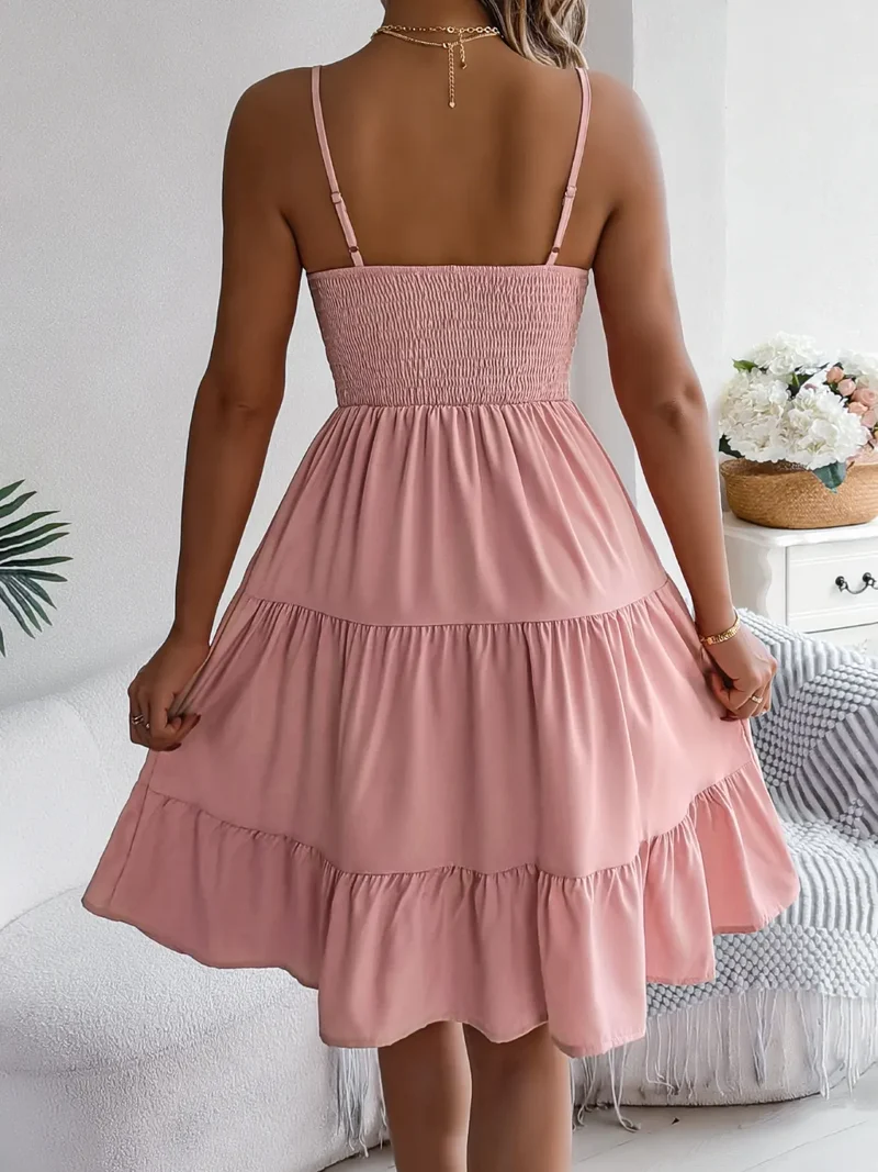 Robe camisole à volants et dos froncé