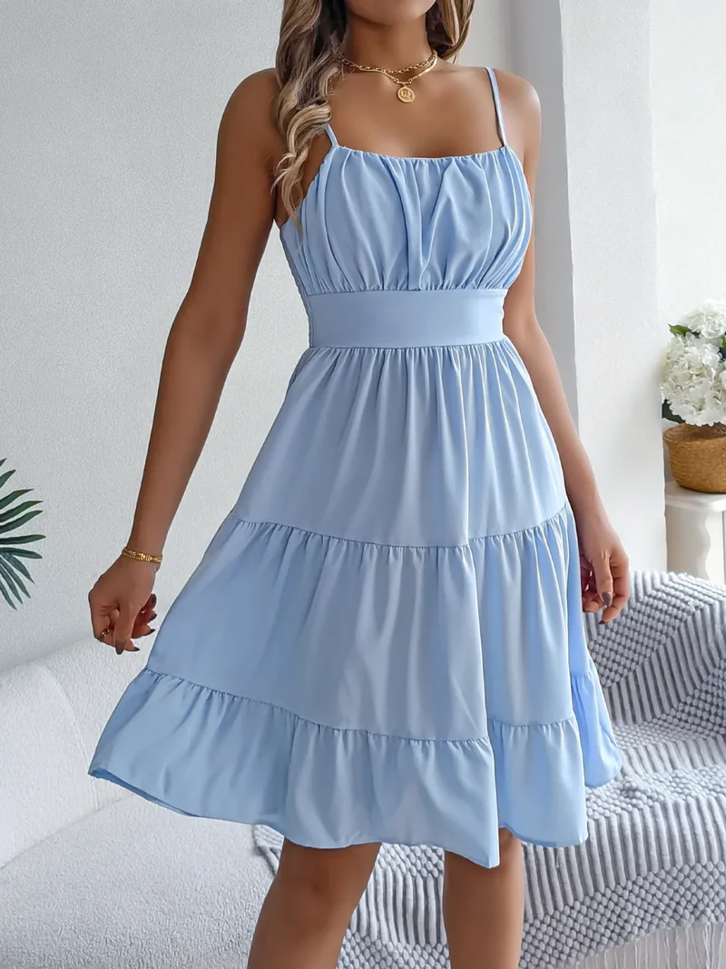 Robe camisole à volants et dos froncé