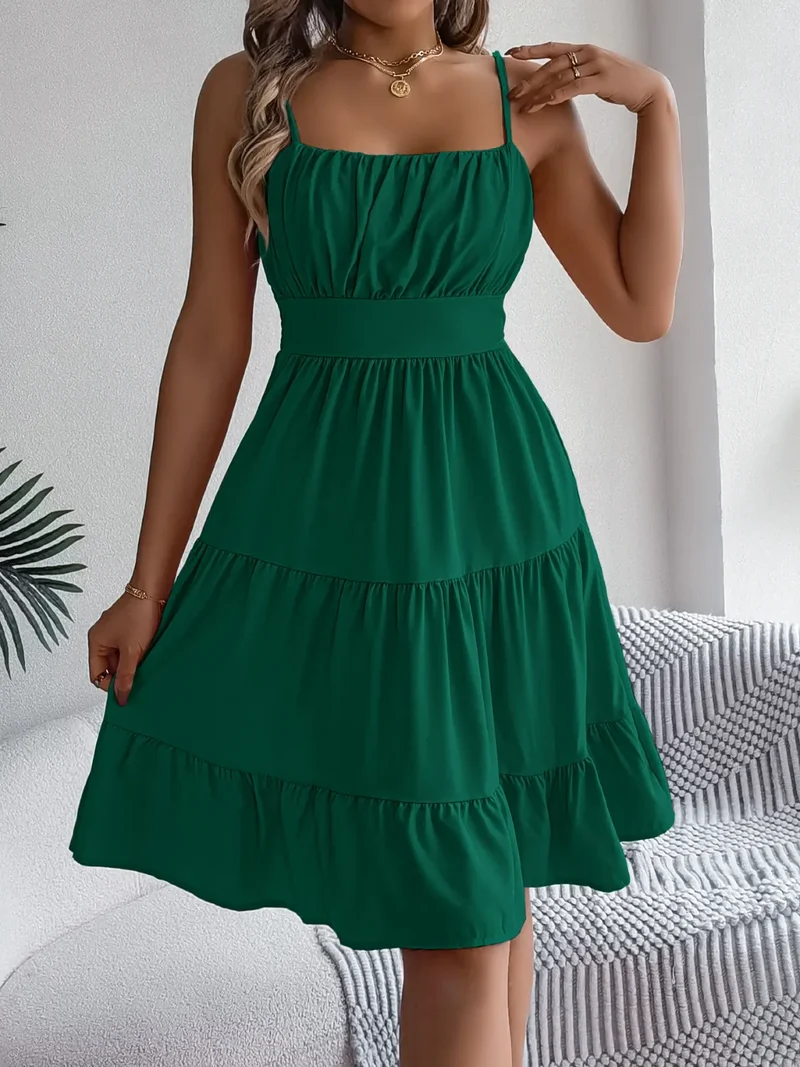 Robe camisole à volants et dos froncé