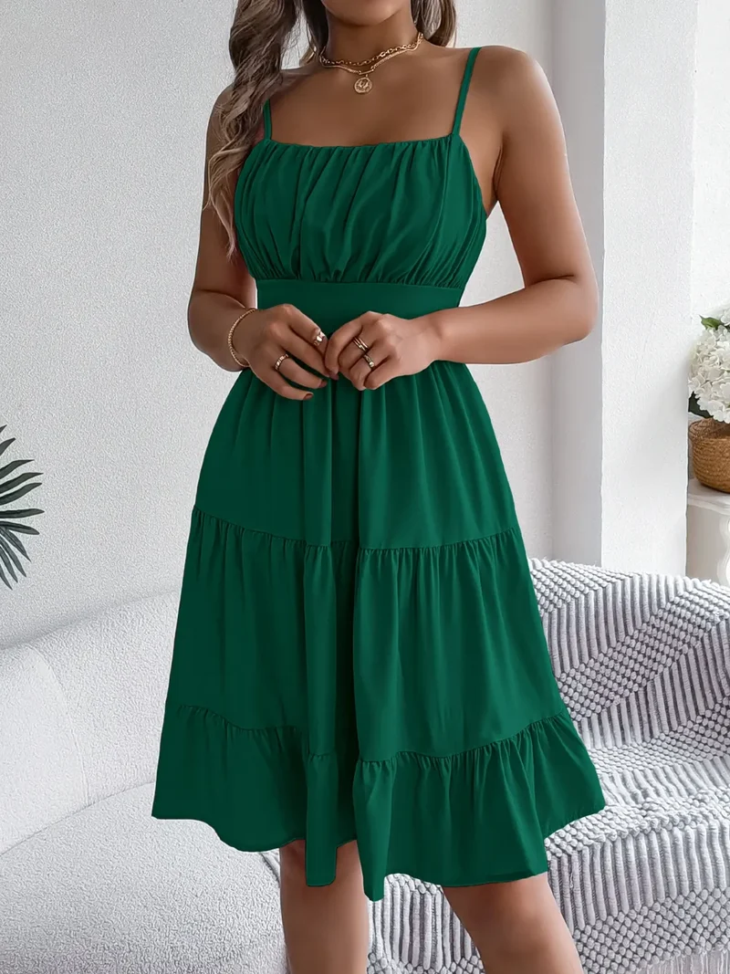 Robe camisole à volants et dos froncé