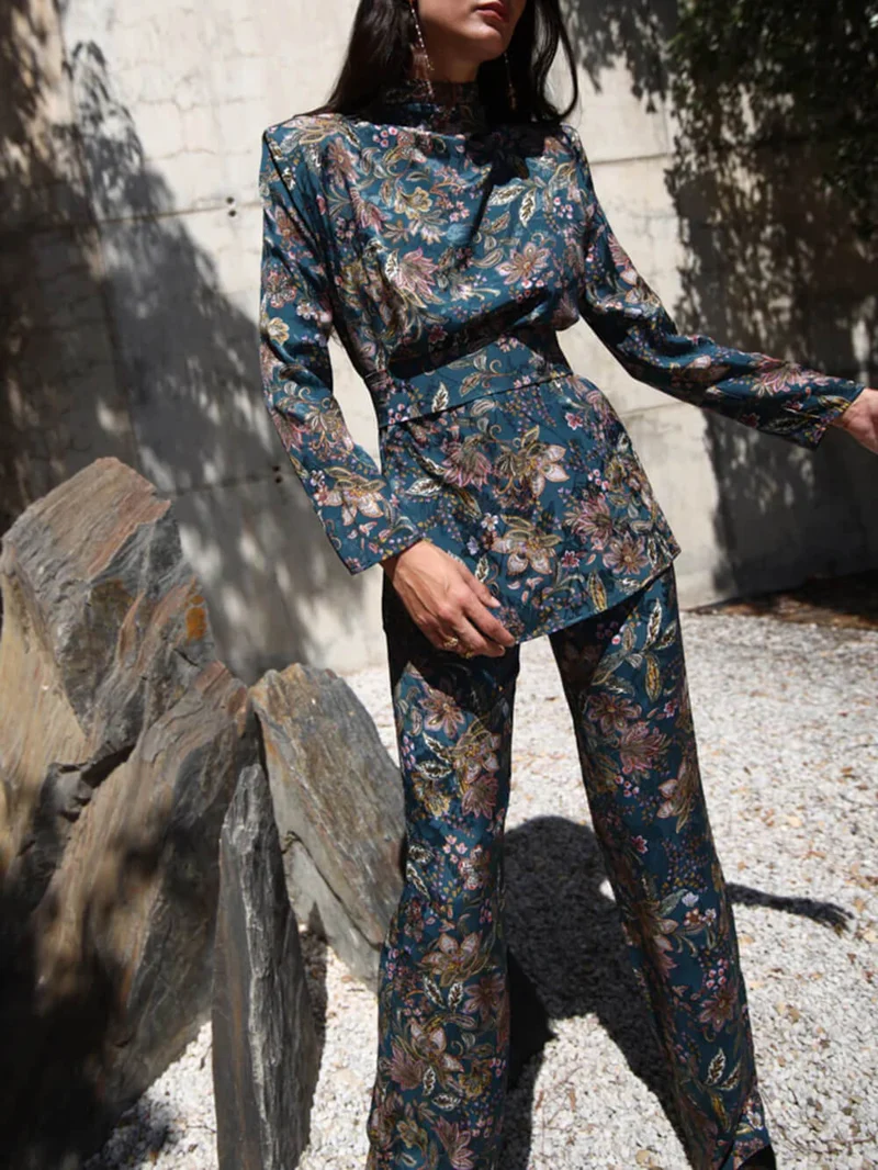 Retro Unique Florentine Print Tie-Waist Top