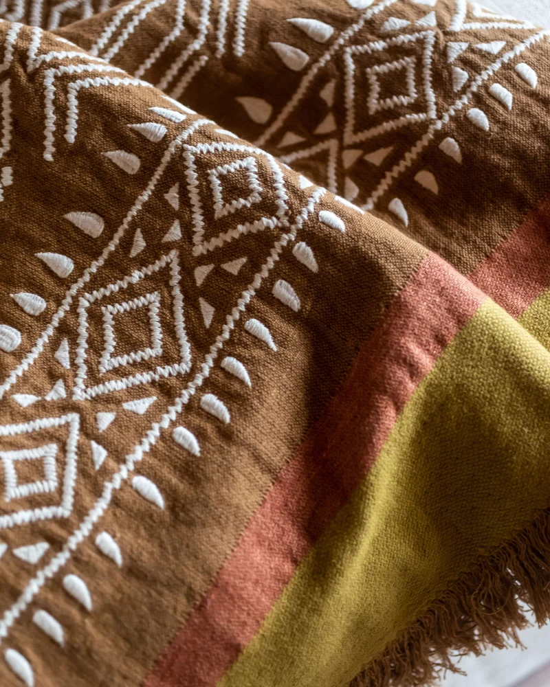 Plaid Dhara