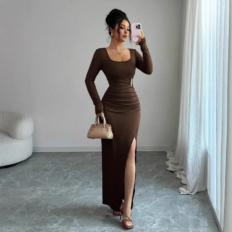 Robe Ajustée Élégante "Silhouette"
